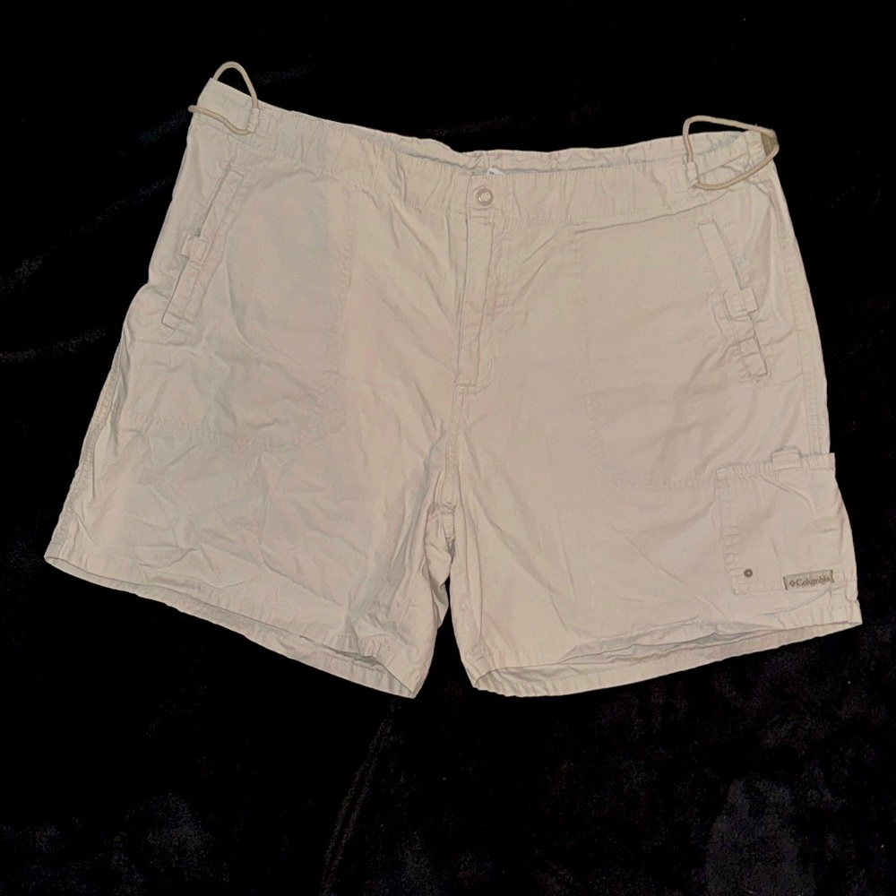 XL Columbia women’s tan cargo shorts
